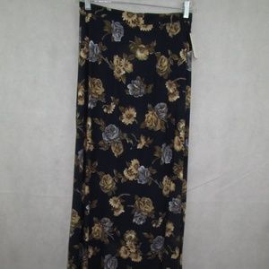 Niki Lee California Long Skirt Size 7 Navy Flowery